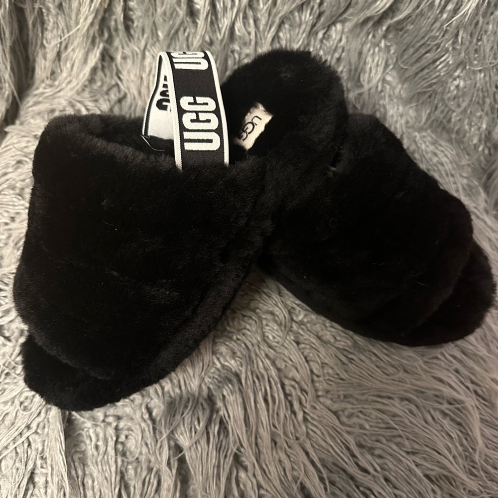Ugg Fluff Yeah in Black Slipper Sandal